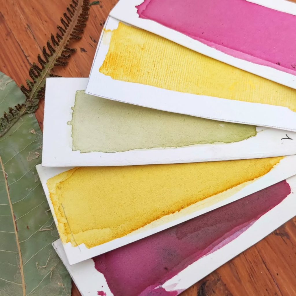 Carmen Caro investigando pigmentos desde prácticas artísticas no opresivas, regenerativas y del afecto